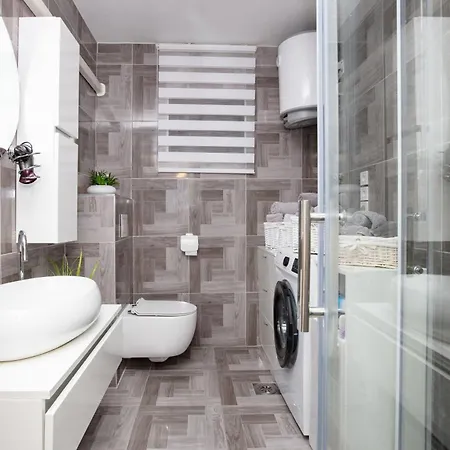 Daire Apartments With Hot Tub Sibenik - 22886