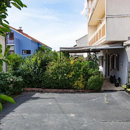 Apartment With A Parking Space - 22886 Sibenik