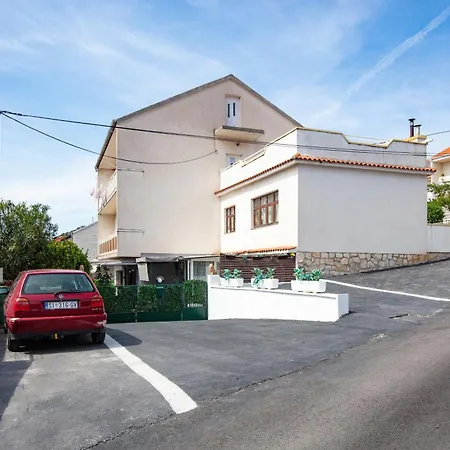 Daire Apartments With Hot Tub Sibenik - 22886 *