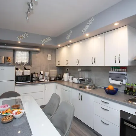 Apartments With Hot Tub Sibenik - 22886 Daire