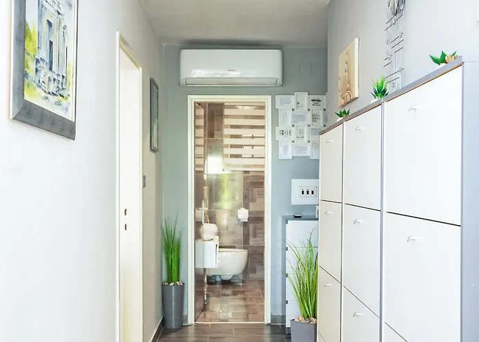 Apartman With Parking Space - 22886 Sibenik