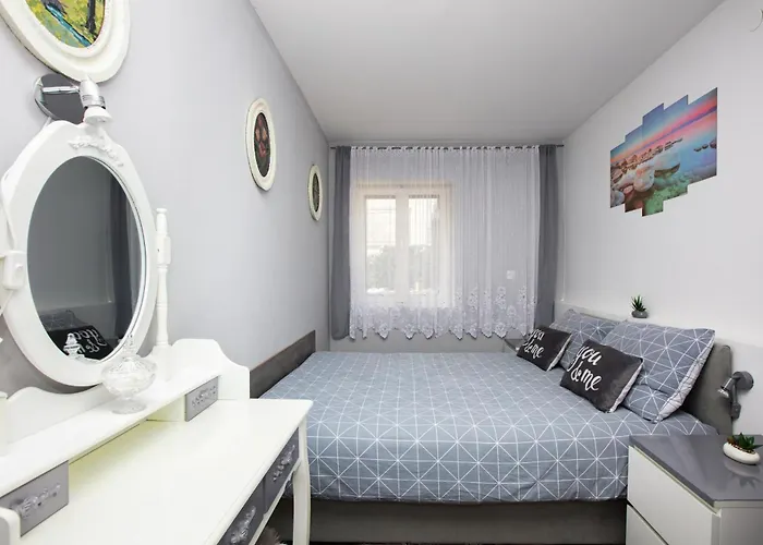 Apartman With Parking Space - 22886 Sibenik