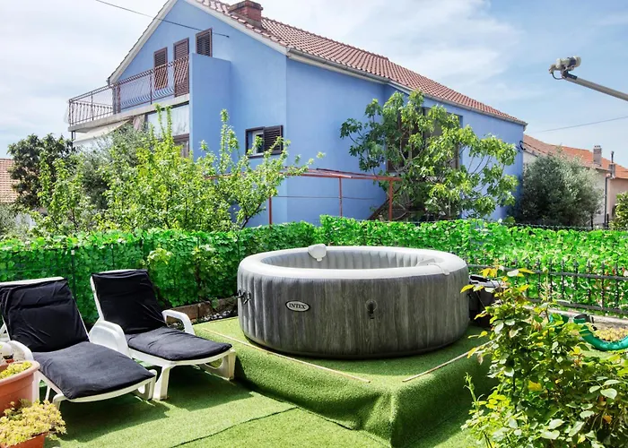 Apartman With Parking Space - 22886 Sibenik