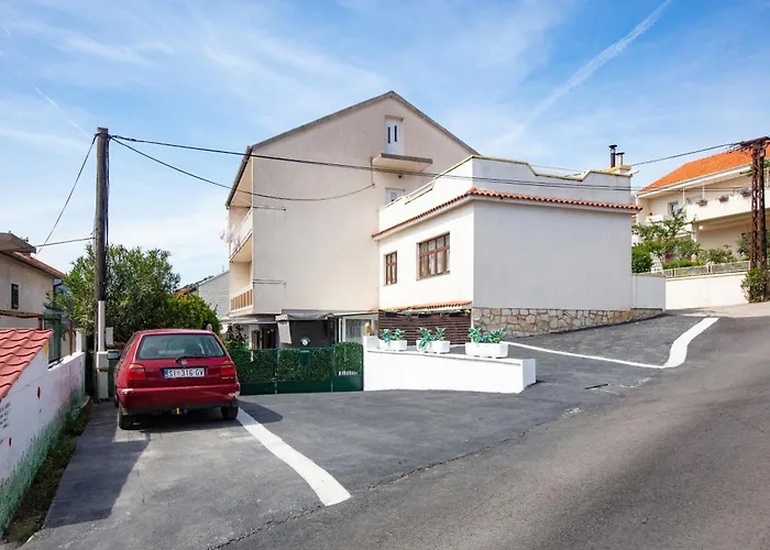 Apartman With Parking Space - 22886 *