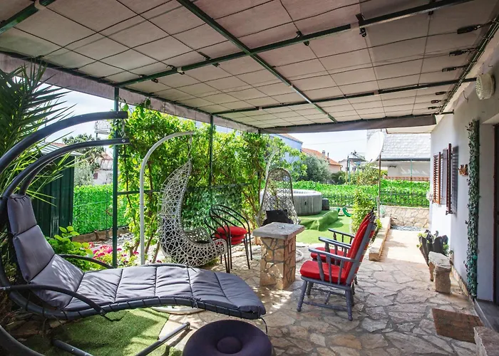 Apartman With Parking Space - 22886 Sibenik